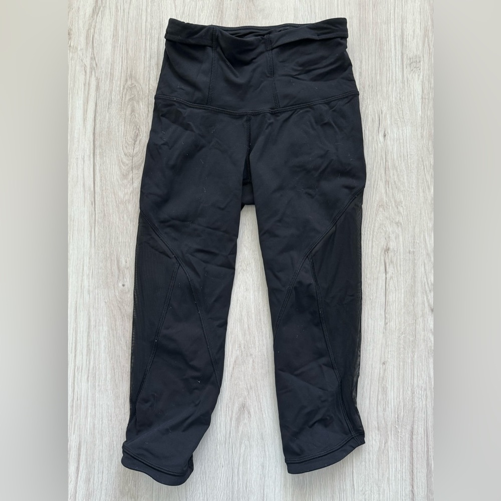 Lululemon black capri pants with mesh
